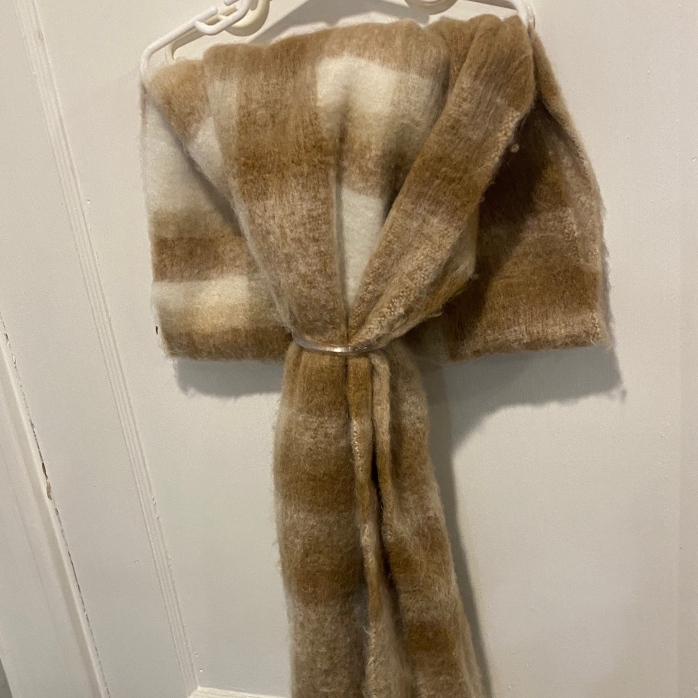 NWT Calvin Klein Cozy Brown and White Plaid Scarf